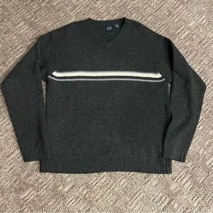 GAP men’s 100% wool gray v neck sweater
